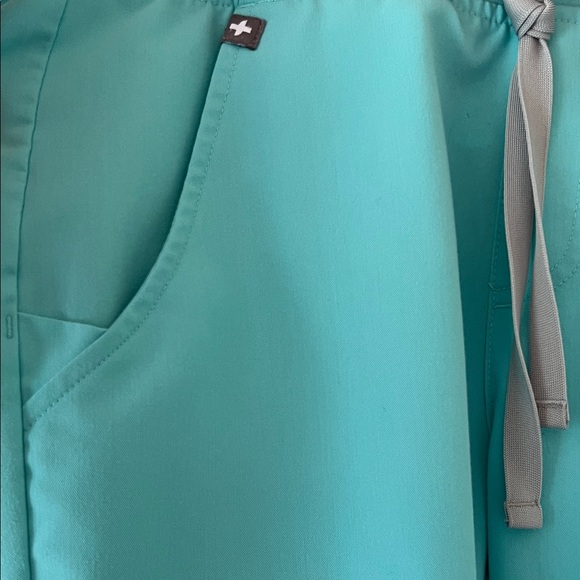 FIGS Women's Blue Scrub Top & Jogger Pants Set - Picture 3 of 6